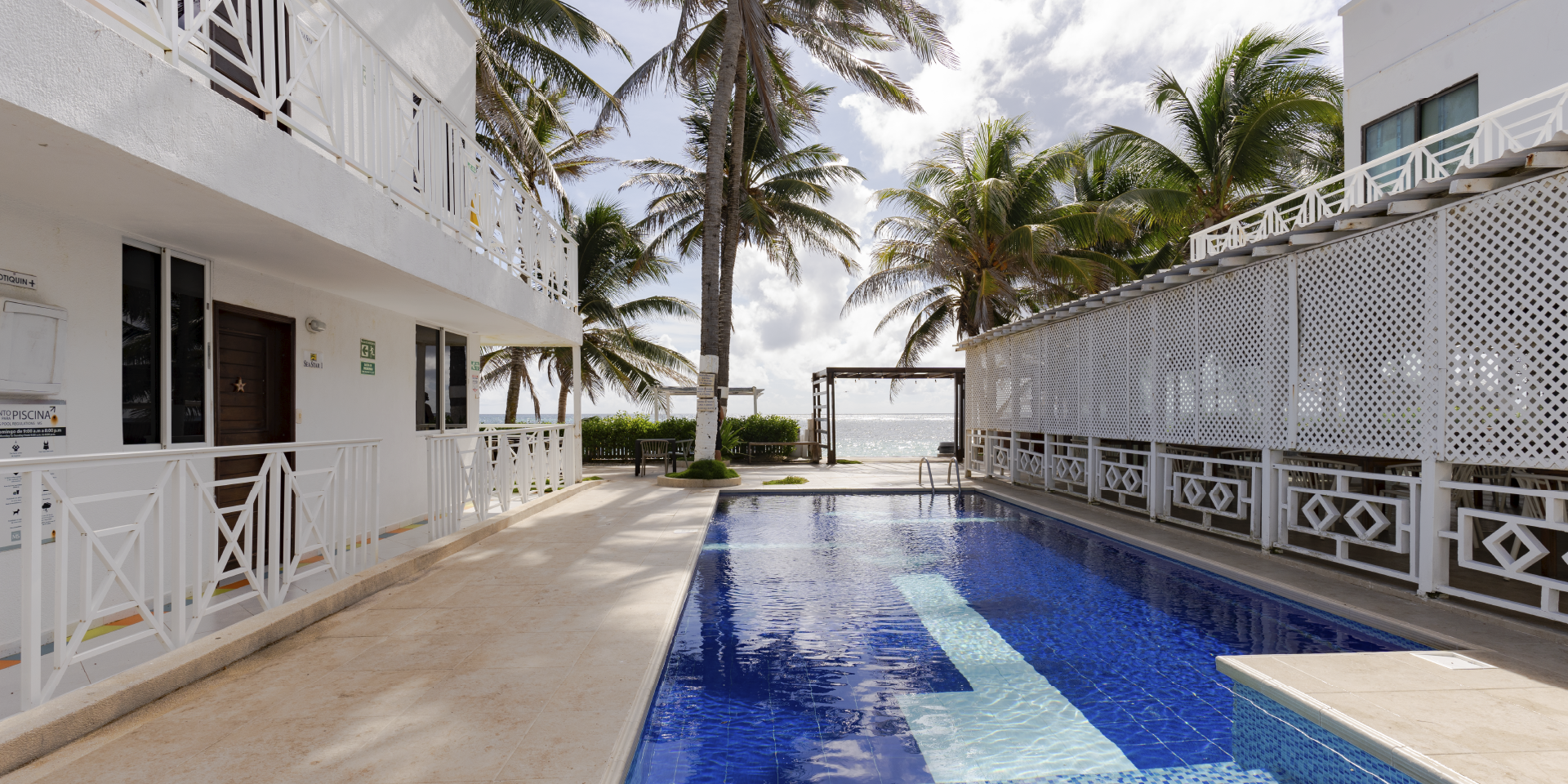 on-vacation-colombia-destino-nacional-san-andres-hotel-san-luis-piscina-y-palmeras